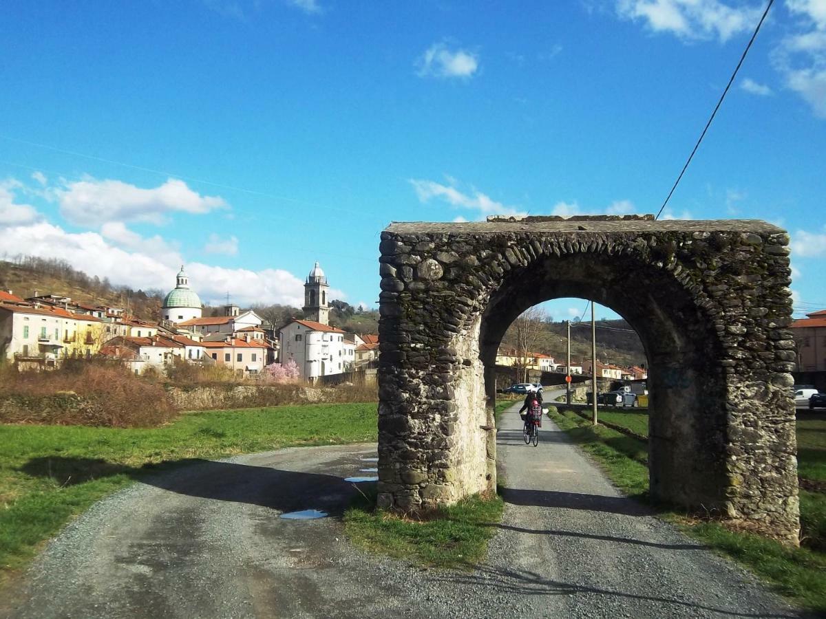 Ai Chiosi Affittacamere Pontremoli Exterior photo